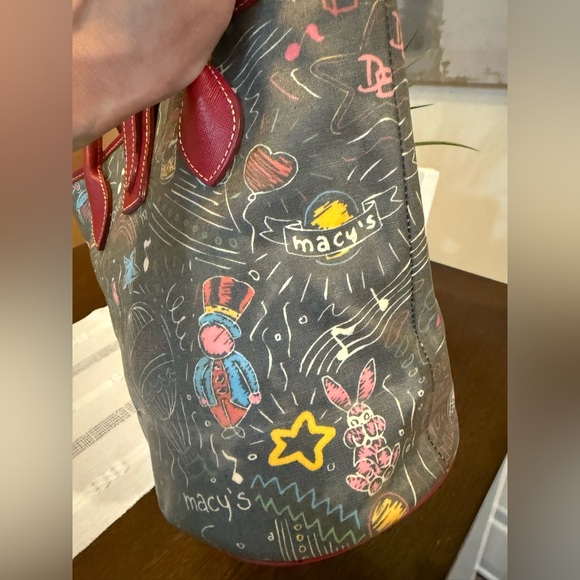 Vintage Dooney & Bourke Limited Edition Macy's
Parade Bucket Bag - Picture 6 of 10